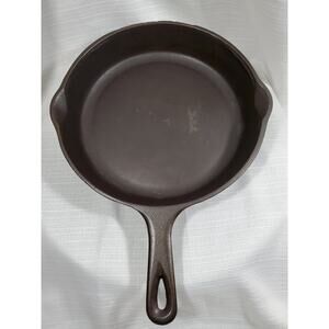 Vintage Unmarked #8 Cast Iron Mystery Skillet - Potential Wagner/Griswold?